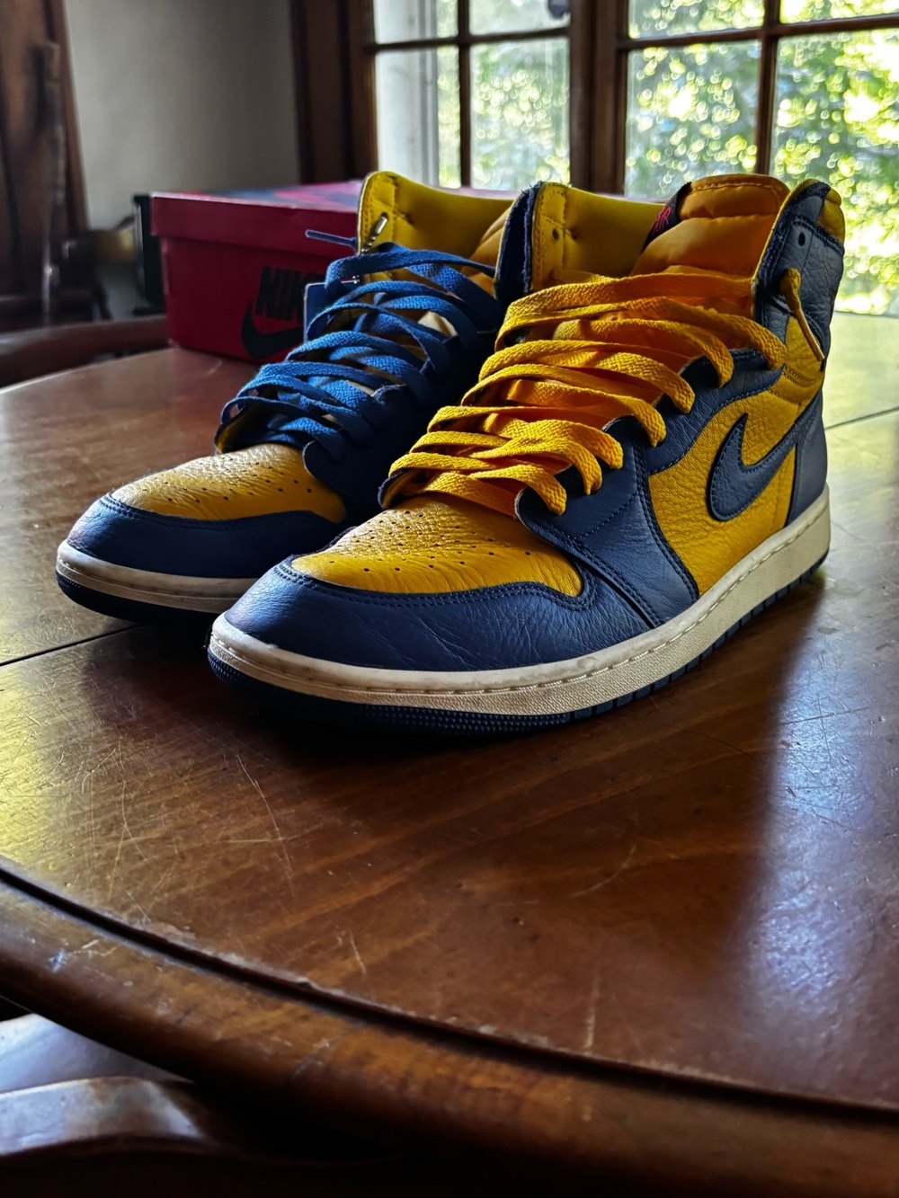 Air Jordan 1 Retro High OG Reverse Laney - Picture 4 of 10